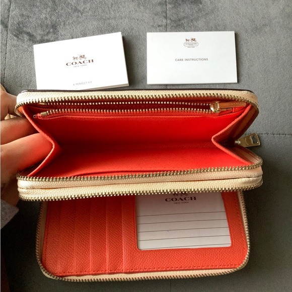 Coach Nude wallet. Used twice. Amazing condition - Picture 7 of 7